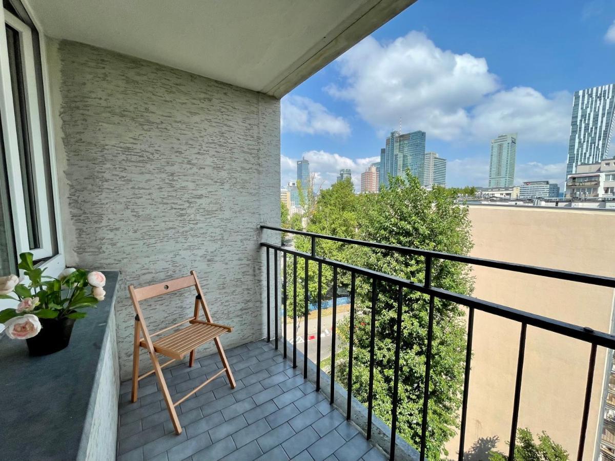 Apartament Centrum Złota 81 *